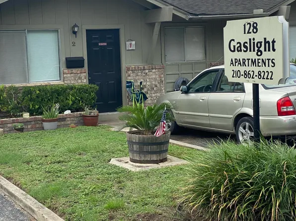 128 Moore St, Seguin, TX 78155