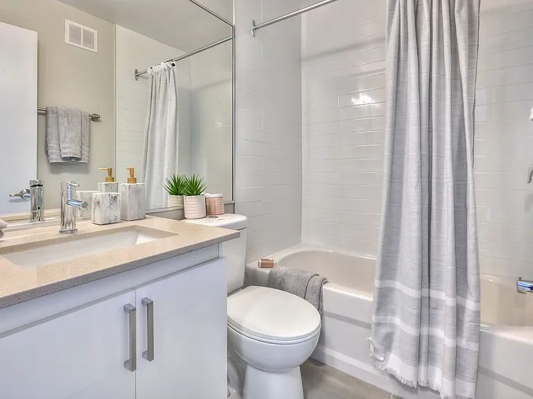 838 Pinewood Cres — Photo 11