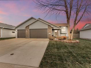 7460 W Legacy Ct, Sioux Falls, SD 57106