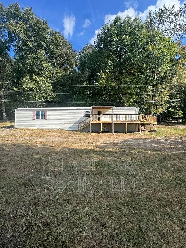 3 bed, 2.0 bath, $1,195 — Photo 1