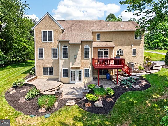 4th image of 904 Victoria Ct