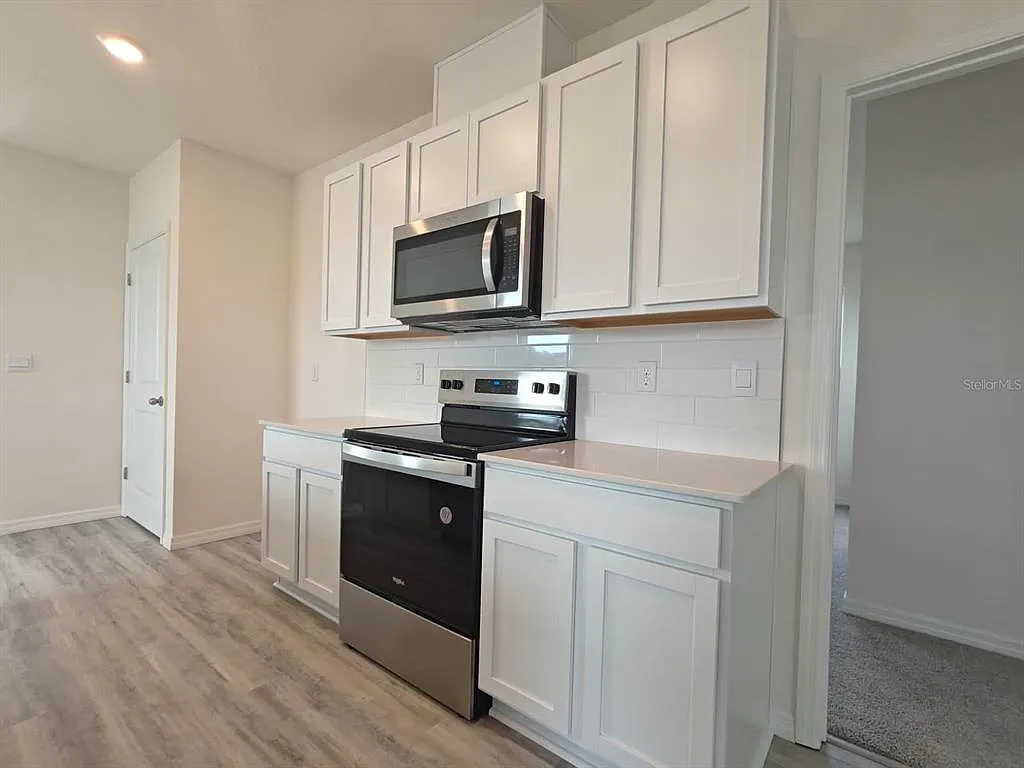 4 bed, 2.0 bath, 1720 sqft, $2,500 — Photo 2
