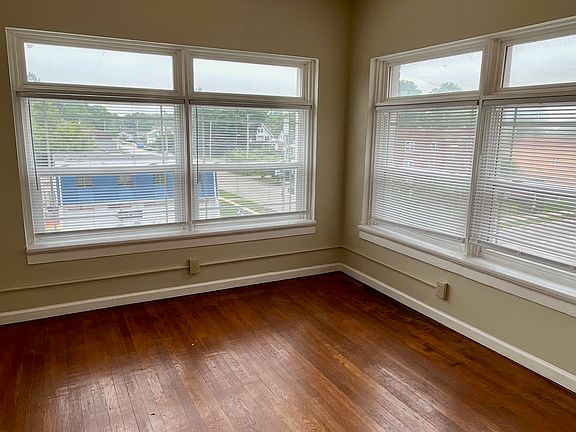 4th image of 1008 S 2nd St #10
