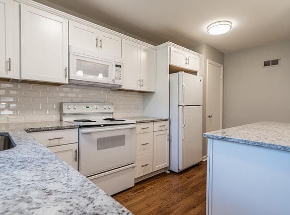 3rd image of 644 E Meyer Blvd #44
