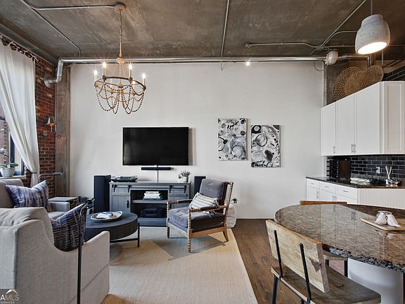 3rd image of 3235 Roswell Rd NE Unit 520