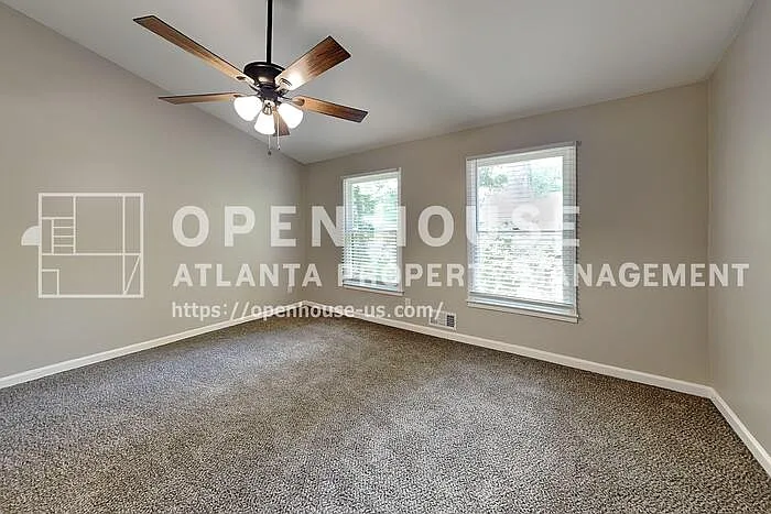1100 Lake Dr — Photo 12