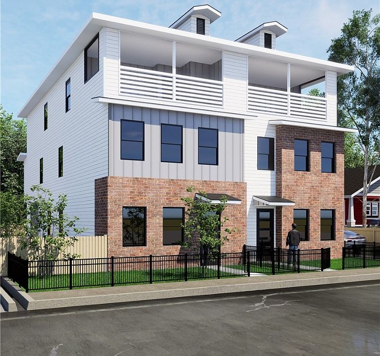 2nd image of 202 Park Pl
