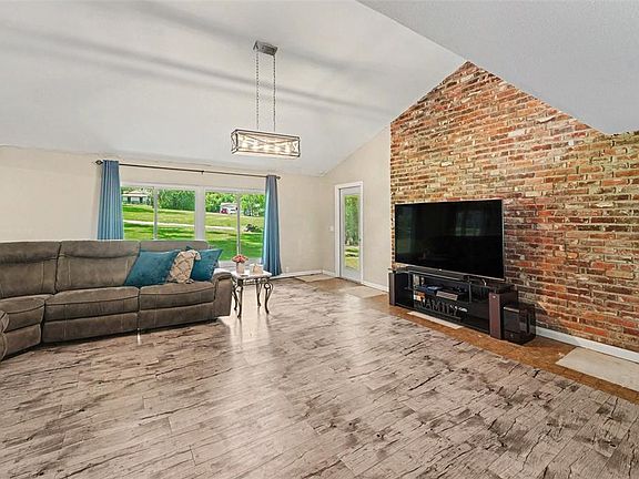 3rd image of 434 HAMLIN WAY