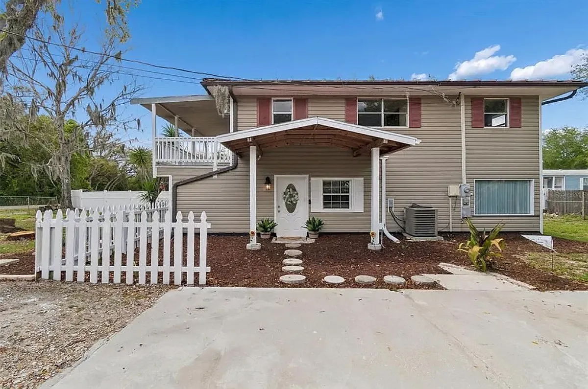 11945 Wanda Ave — Photo 2