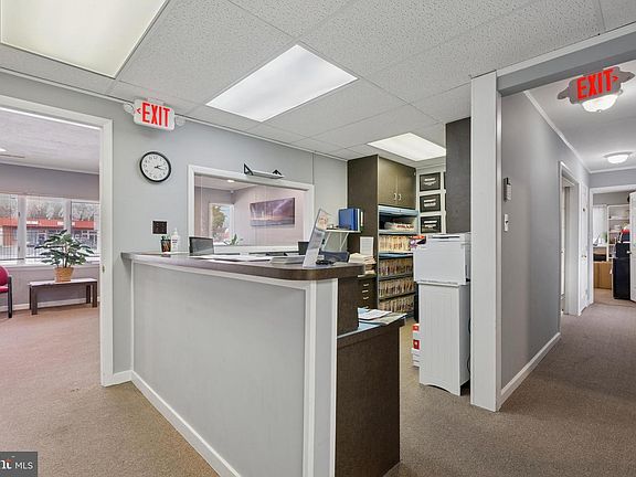 4th image of 81 Somerset Dr