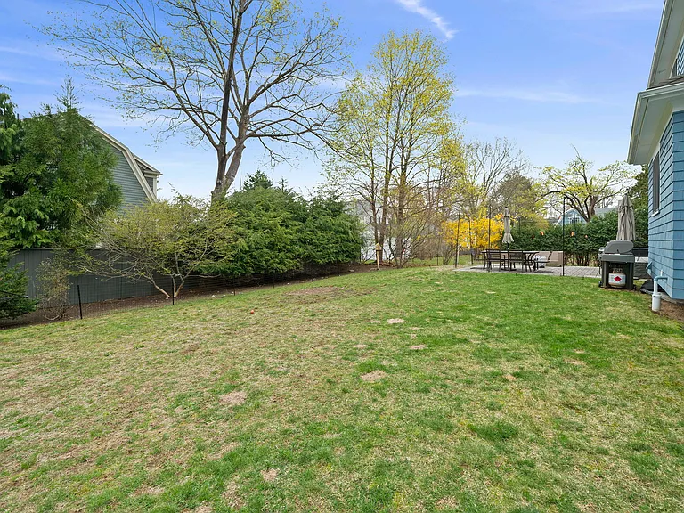 11 Woodhaven Rd — Photo 36