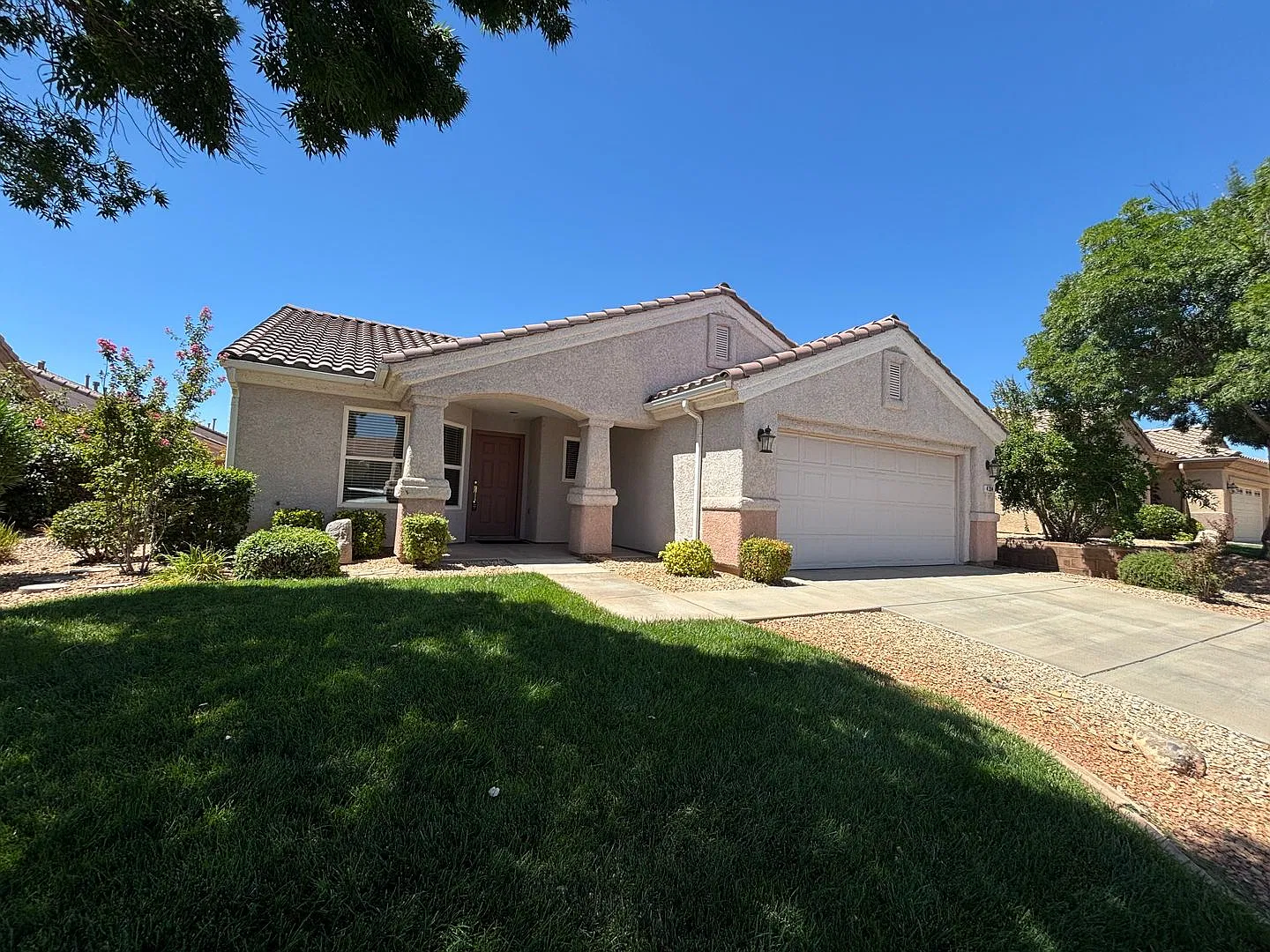 Home For Rent In Sun River — Photo 4