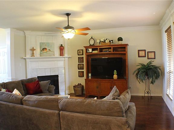 5th image of 624 Lake View Dr