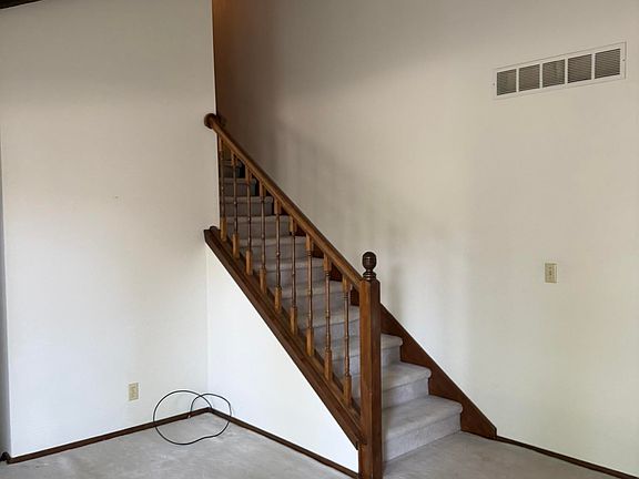 4th image of 6214 S 150th St