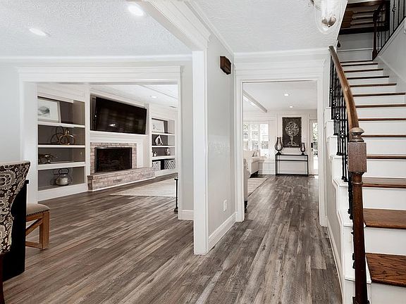 3rd image of 10615 Glenway Dr