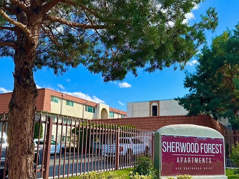 Sherwood Forest Apartments — Photo 40