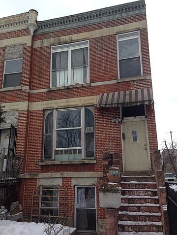 2nd image of 2427 W Congress Pkwy