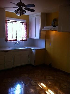 5th image of 445 Maple St