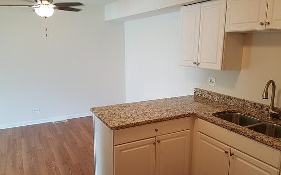 5th image of 1314 Kingsbury Dr Unit E