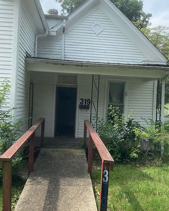 1st image of 319 E Main St