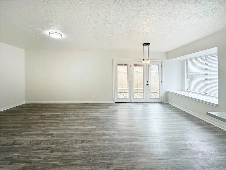 9843 Stableway Dr — Photo 13