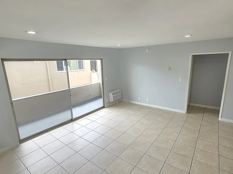 200 S Occidental — Photo 7