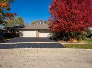 7220 Weathered Oak Ln, Rockford, IL 61107