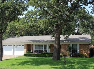 808 Ruth Ln, Hurst, TX 76053