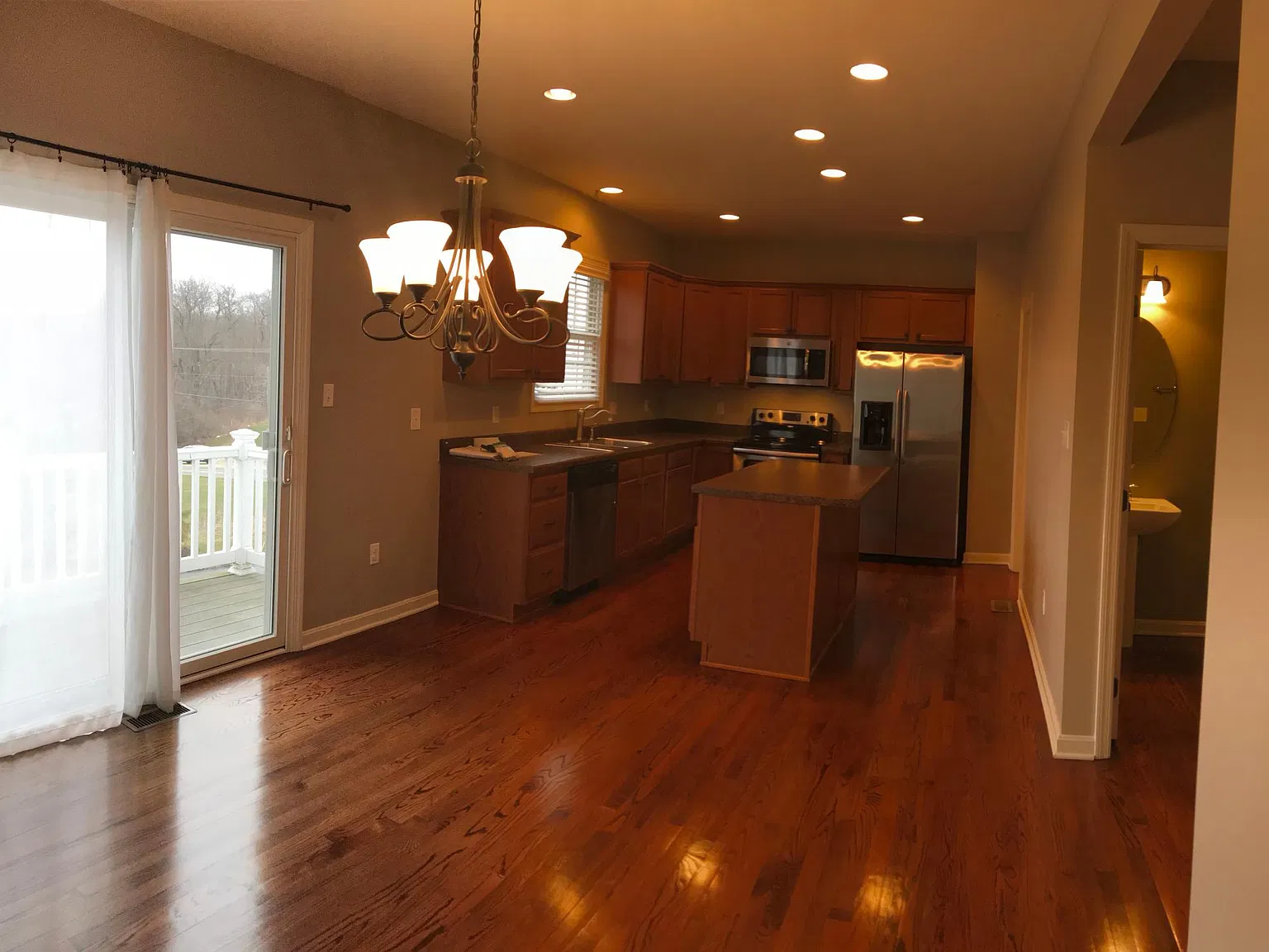 3 bed, 2.5 bath, 1760 sqft, $2,400 — Photo 4