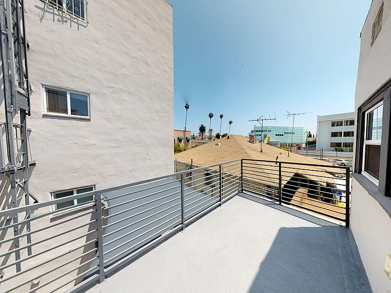 Alex Court Apartments — Photo 10