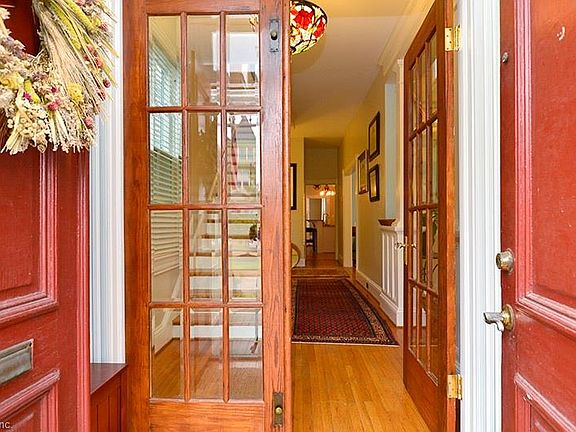 4th image of 371 Washington St