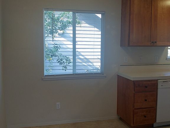 3rd image of 1221 W St