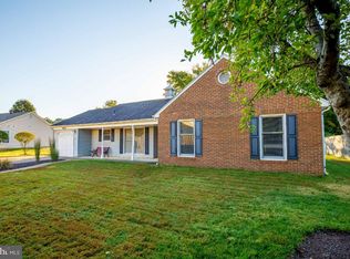 6922 Lodestone Ct, Alexandria, VA 22306