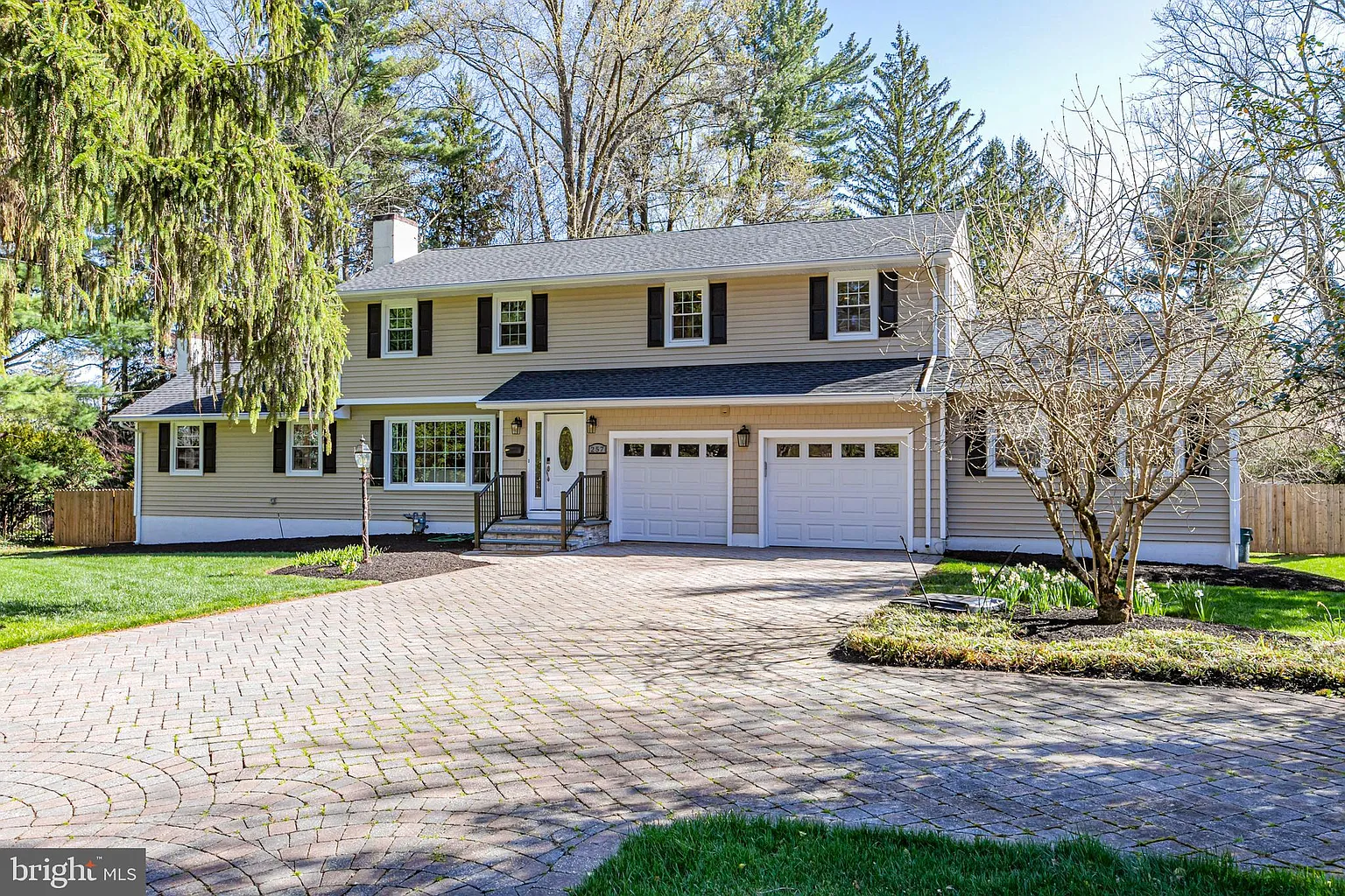 257 Riverside Dr photo 1
