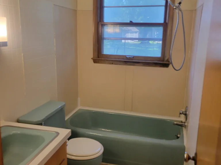 418 E Washington St — Photo 5