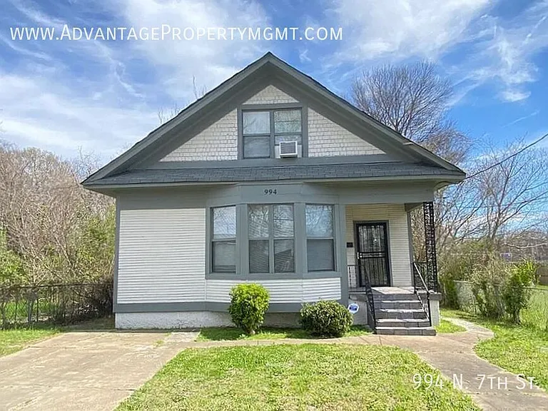 994 N 7th St — Photo 2