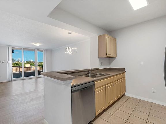 5th image of 2665 SW 37th Ave APT 301