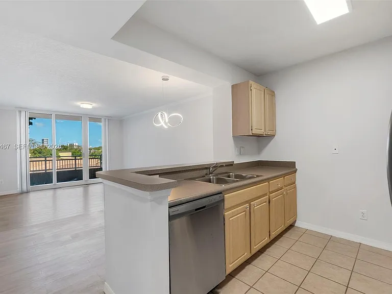 2665 SW 37th Ave #301 — Photo 5