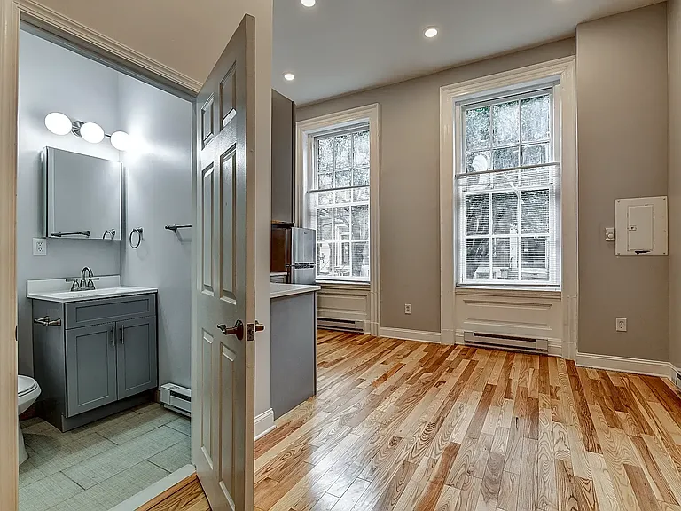 Spruce Street Apartments — Photo 6