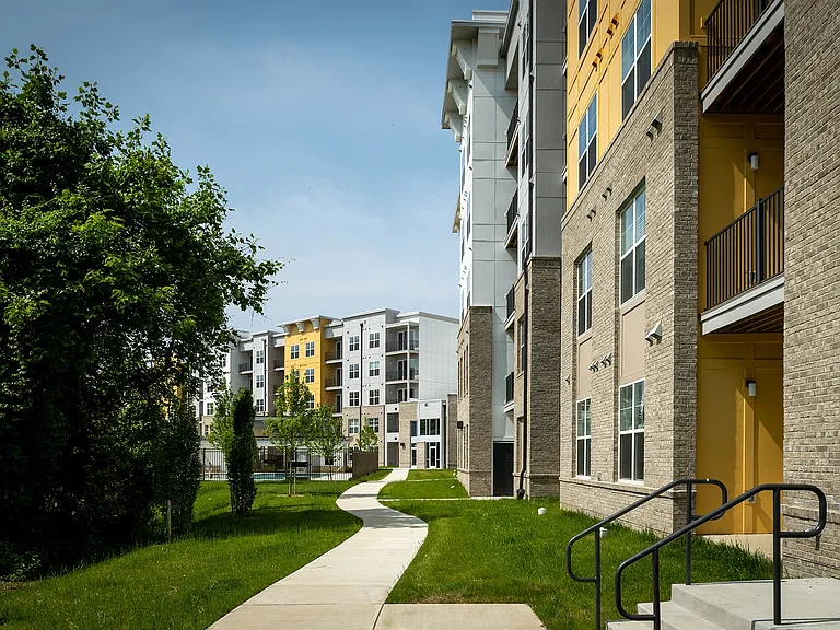 Woodmore Grand — Photo 19