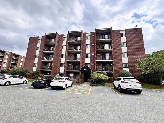4th image of 137 Franklin St APT 304