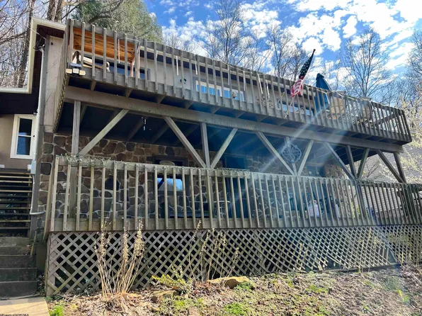 1926 Lake Floyd Cir, Salem, WV 26426