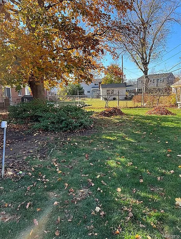 33112 Oakley St — Photo 2