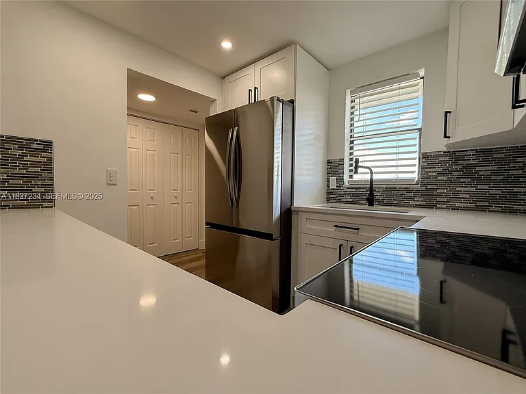 9355 SW 8th St #402 — Photo 5