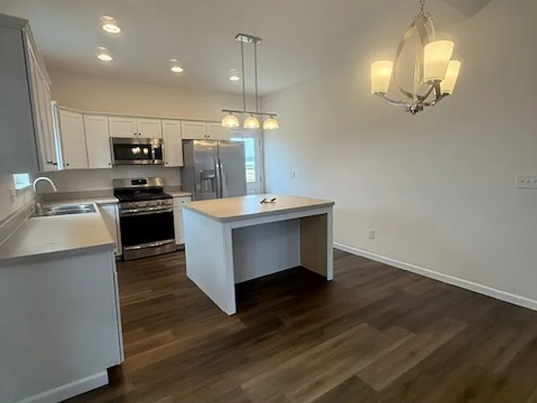701 Stephanie Ct — Photo 9