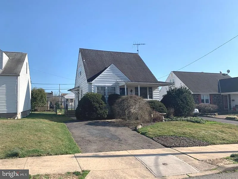 325 Barclay Ave photo 1
