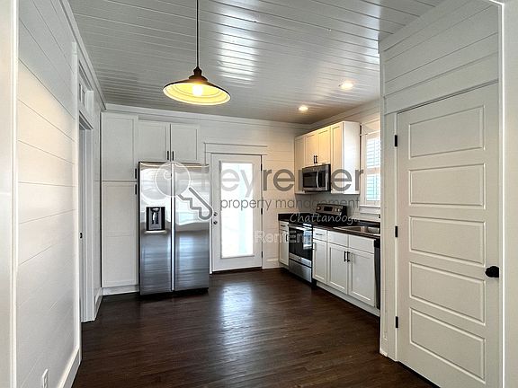 5th image of 405 Spears Ave