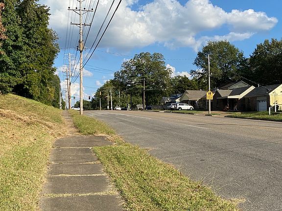 Exterior Neighborhood (street photo)