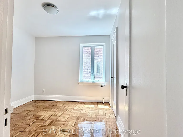 398 Avenue Rd #521 — Photo 7