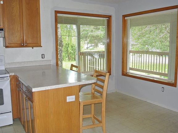 5th image of 7903 SE Sunnyside Dr